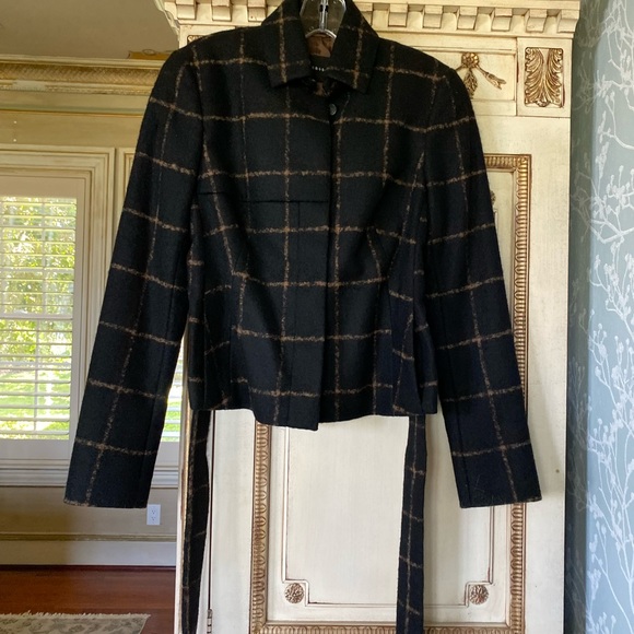 Akris.. size 36… 6… black/ camel